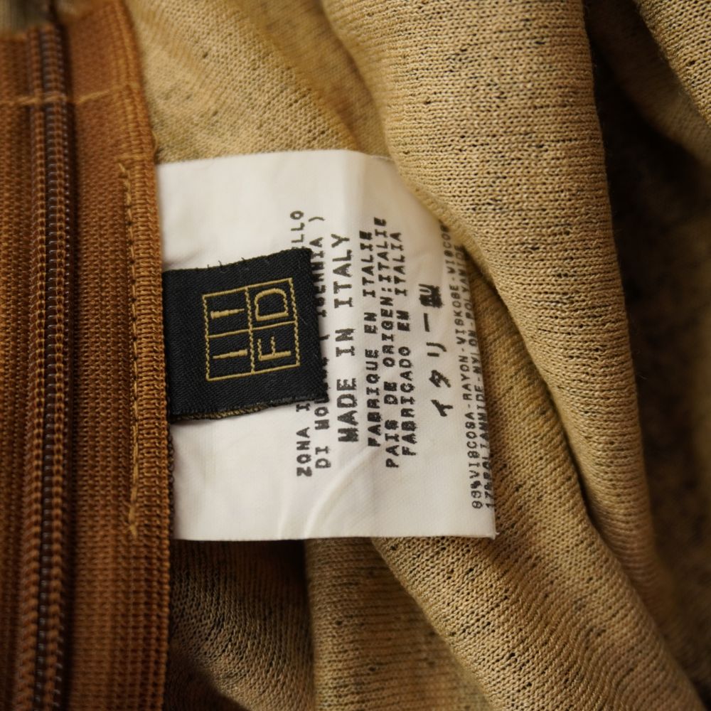 Etichetta di composizione interna dell'abito Just Cavalli che certifica la produzione Made in Italy e il tessuto in viscosa.