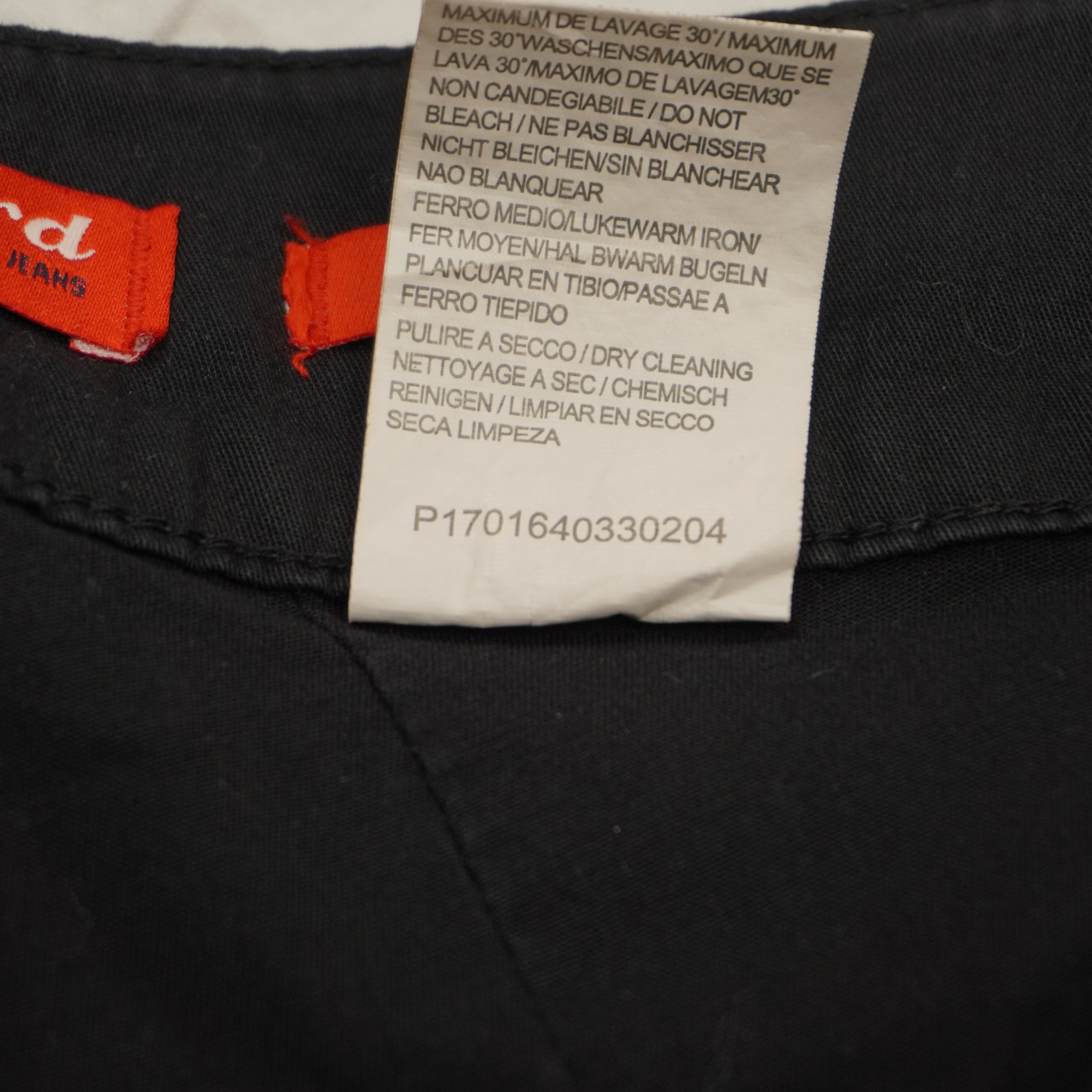 Etichette tecniche interne in tessuto che attestano l'autenticità e il codice identificativo del capo Phard Jeans City Style.