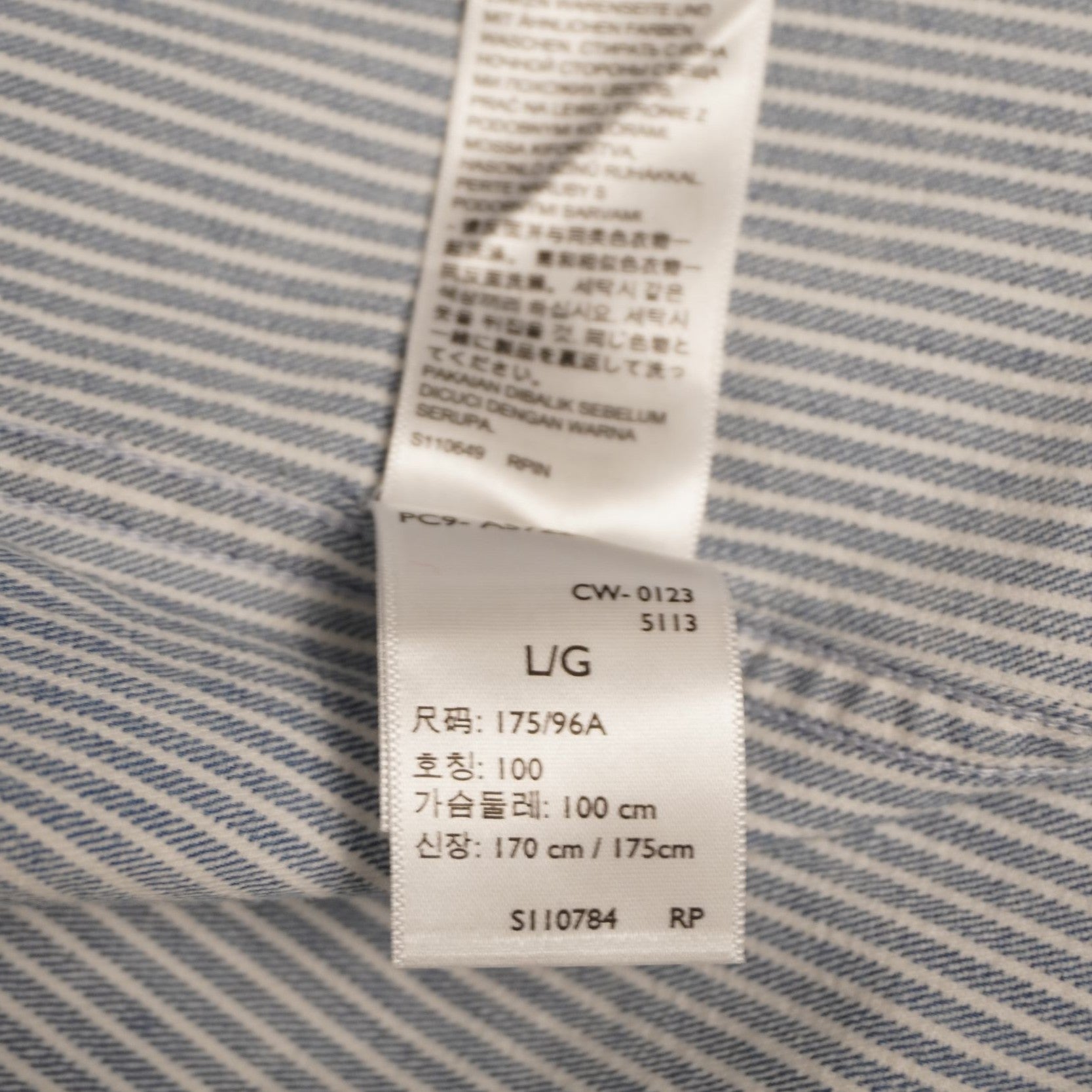 Etichetta interna bianca di composizione in 100 per cento cotone della camicia Levi's
