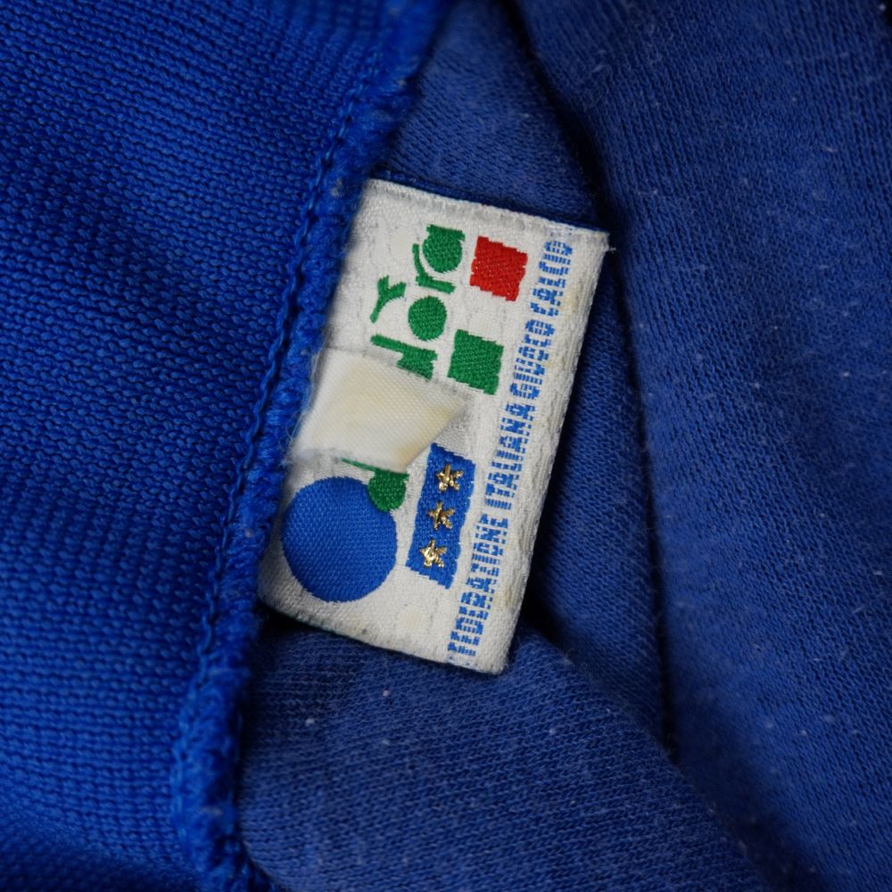 Etichetta originale d'epoca sul colletto con logo verde Diadora e stemma ufficiale FIGC