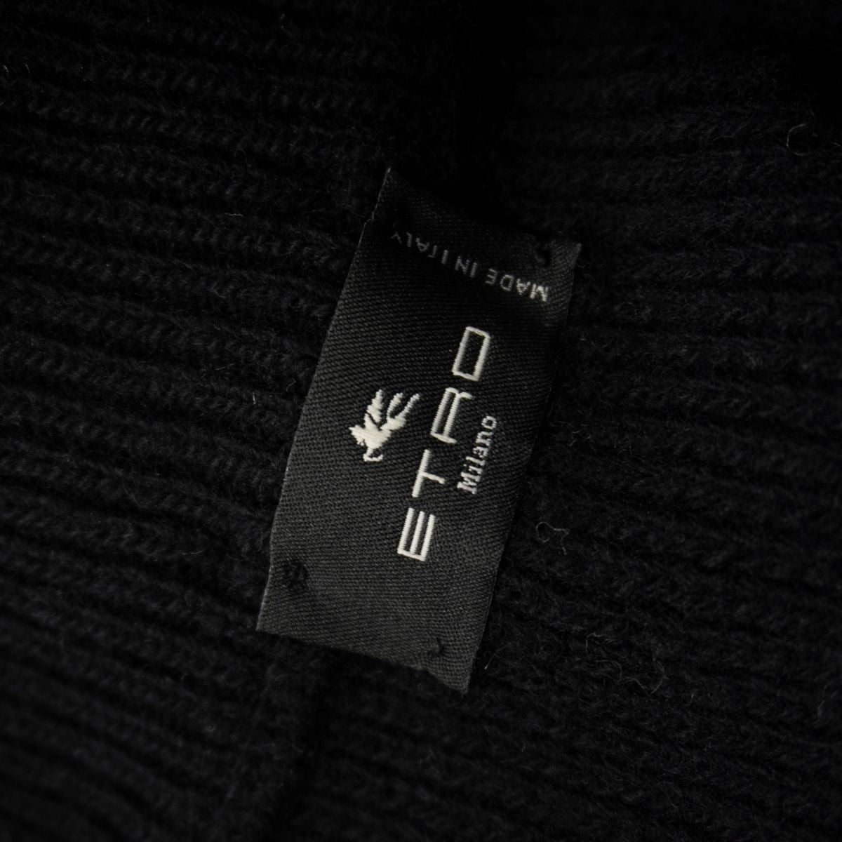 Etichetta interna originale in tessuto nero Etro Milano cucita sul colletto con la scritta Made in Italy