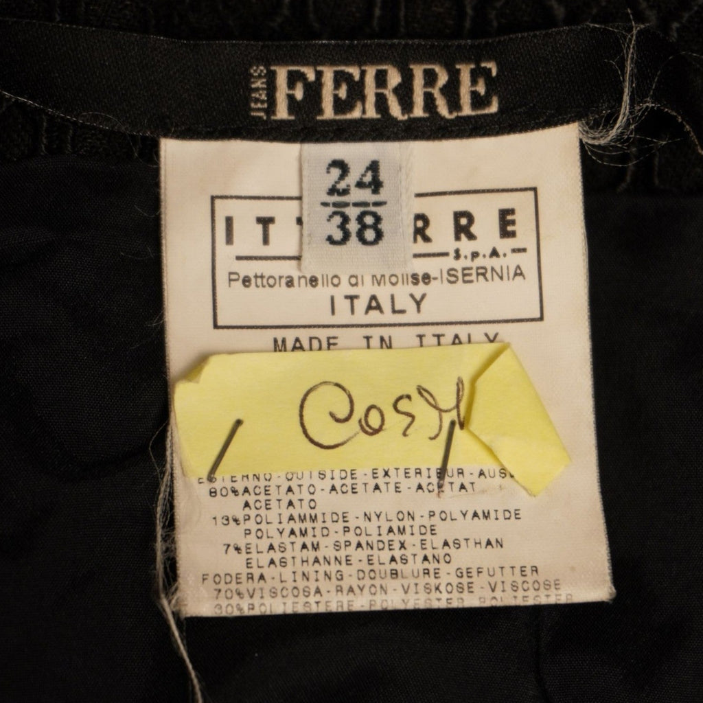 Primo piano dell'etichetta d'archivio Ittierre della gonna Ferré Jeans taglia IT 38.