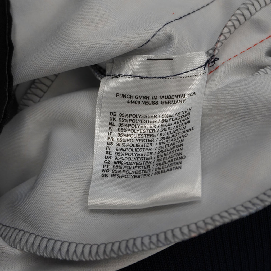 Dettaglio etichetta interna composizione e lavaggio pantaloni tuta Lonsdale 95% poliestere 5% elastan