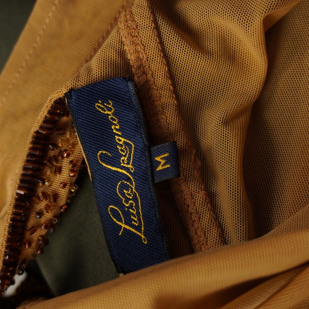 Etichetta interna in tessuto blu con logo dorato Luisa Spagnoli e indicazione della taglia M.
