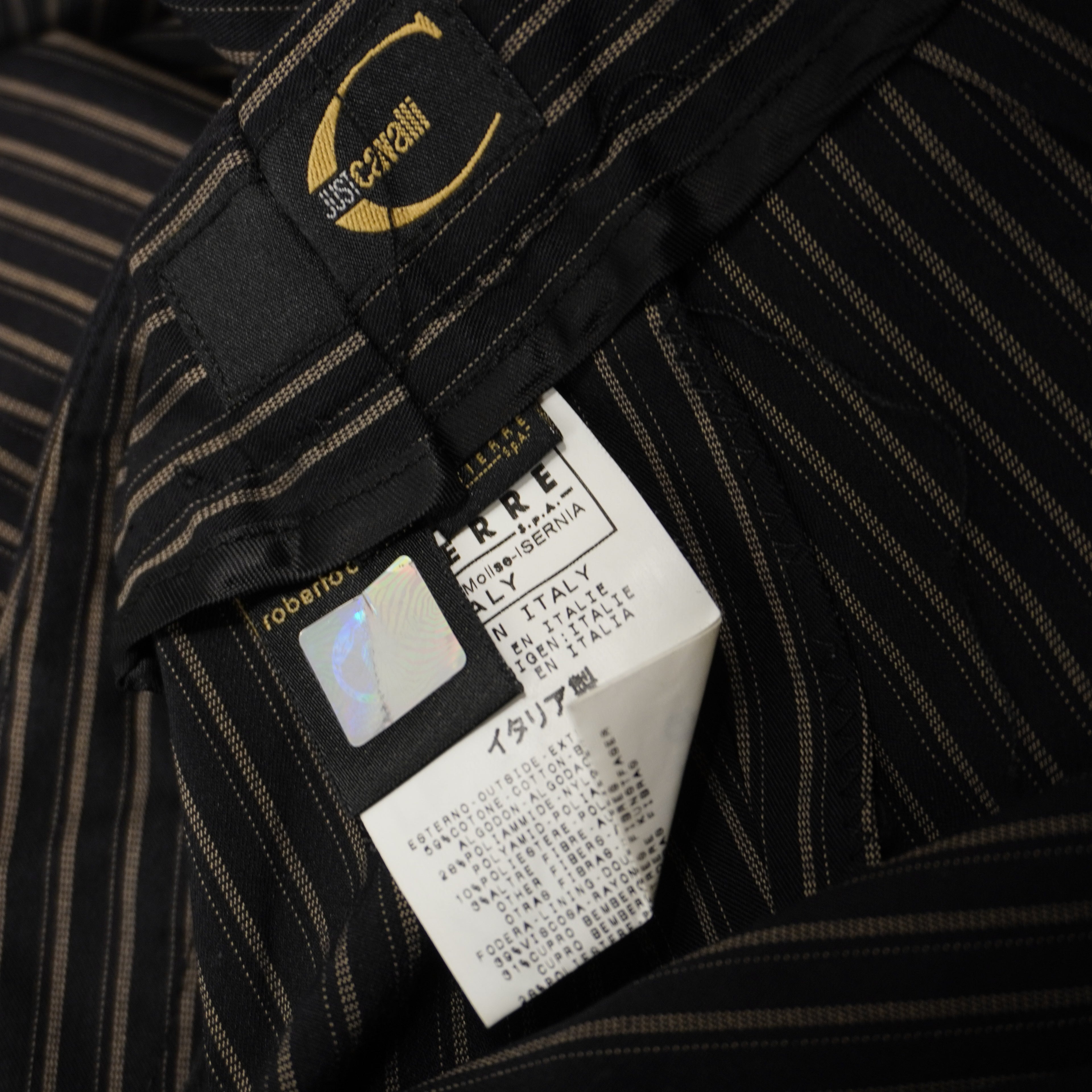 Etichetta interna Just Cavalli con ologramma di sicurezza cangiante e dati di produzione Ittierre S.p.A. Made in Italy