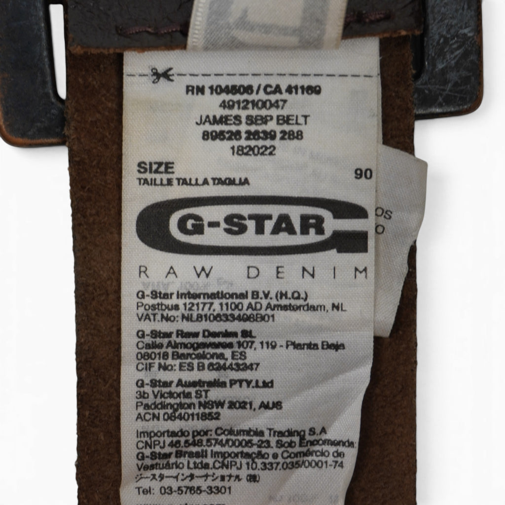 Retro dell'etichetta in tessuto con il nome del modello James SBP Belt e l'indicazione della taglia 90.
