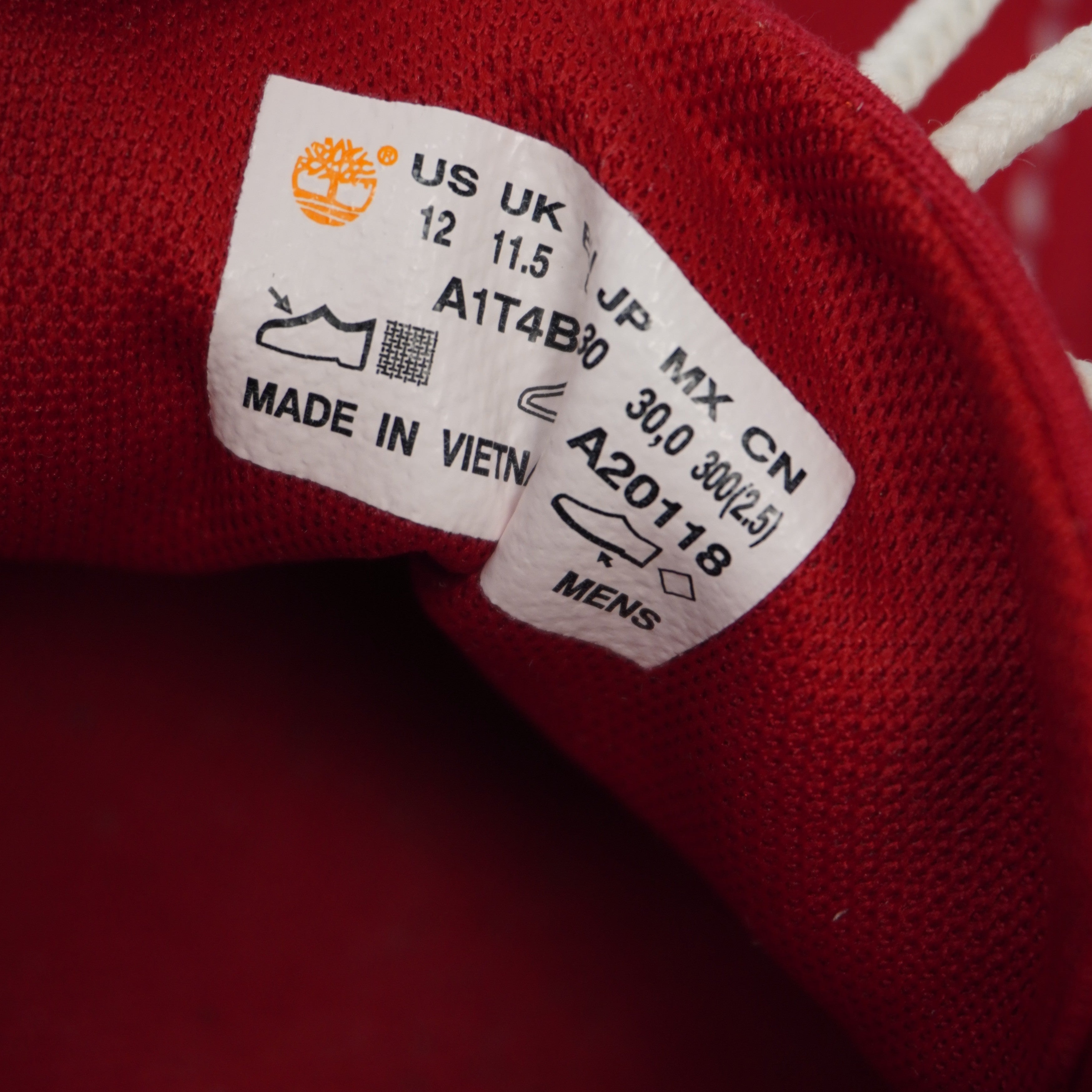 Etichetta interna originale Timberland con taglia US 12, codice modello A1T4B e dicitura Made in Vietnam.