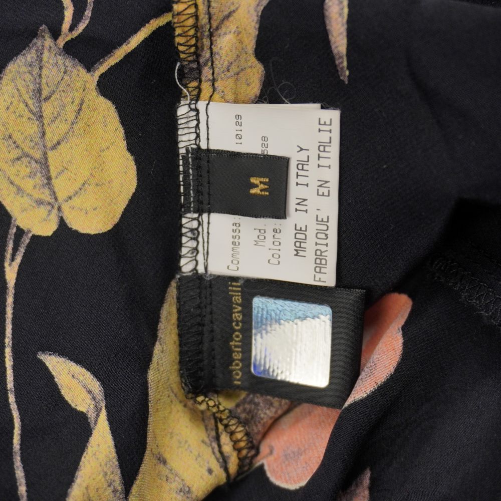 Etichetta di fabbrica Roberto Cavalli che certifica la produzione Made in Italy, la Taglia M e il numero di commessa 10129.
