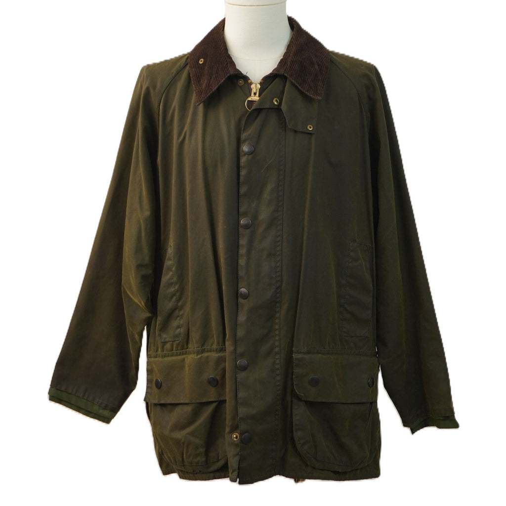 Giacca cerata Barbour Beaufort originale verde oliva vista frontale, taglia 54 XL in ottimo stato su manichino.
