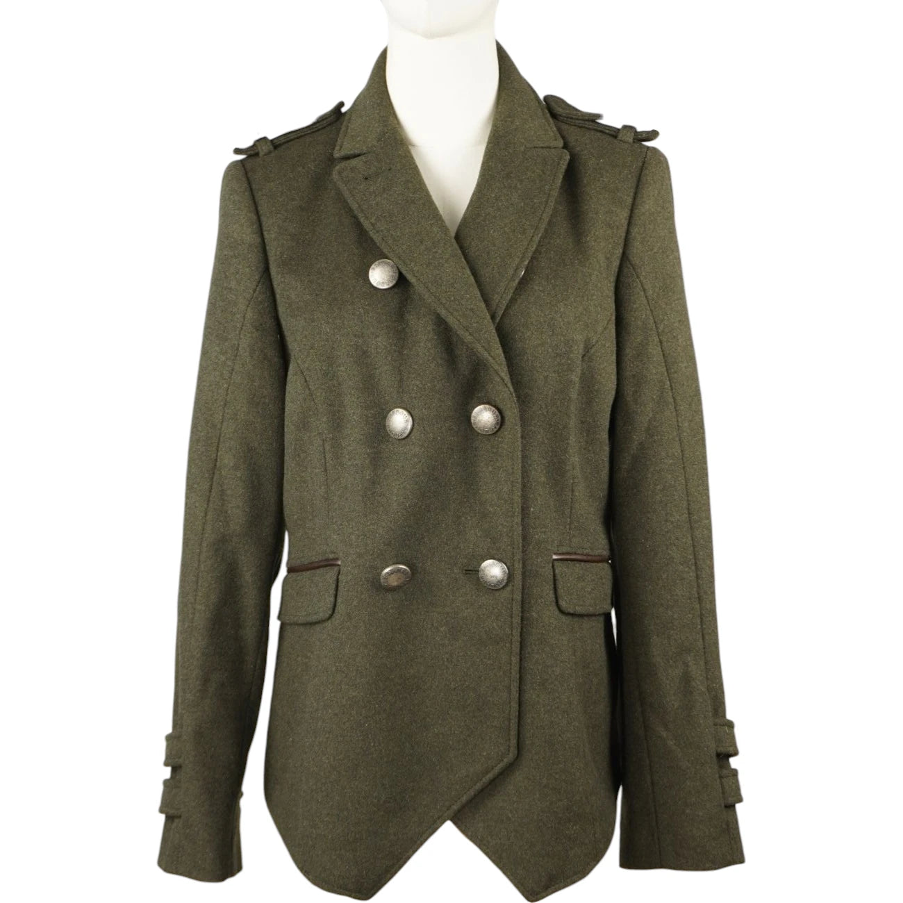 Giacca blazer da donna Barbour Propeller Blaze verde oliva stile militare doppiopetto su manichino.