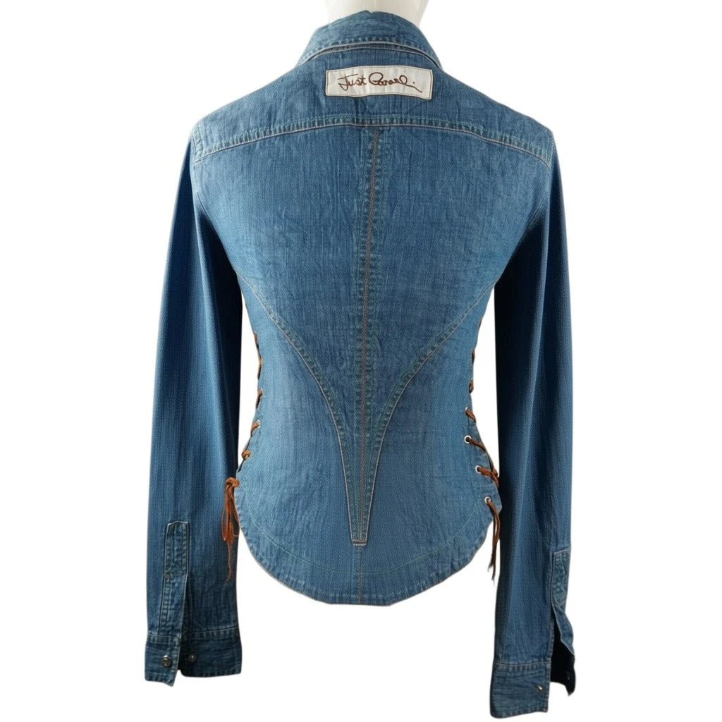 Retro della giacca in jeans Just Cavalli con cuciture sagomate a V e patch logo sotto il colletto