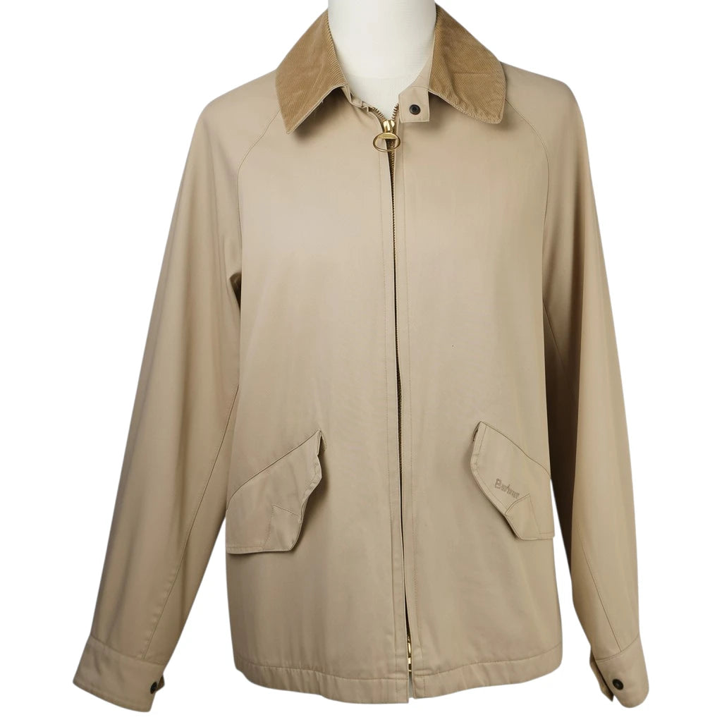 Giacca casual da donna Barbour modello Beresford color beige con colletto in velluto a coste marrone e tasche a pattina.