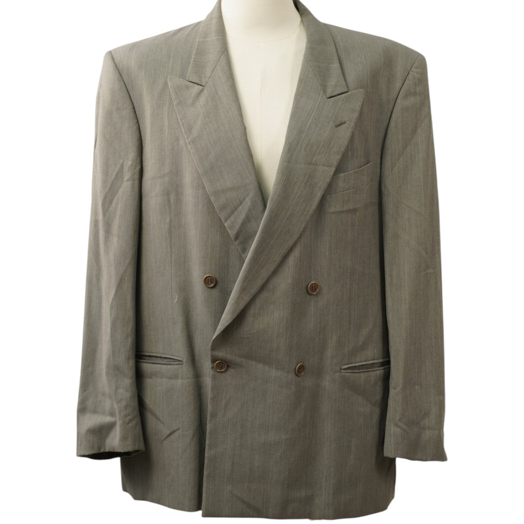 Vista frontale della giacca blazer doppiopetto Valentino uomo grigio antracite con revers a lancia.