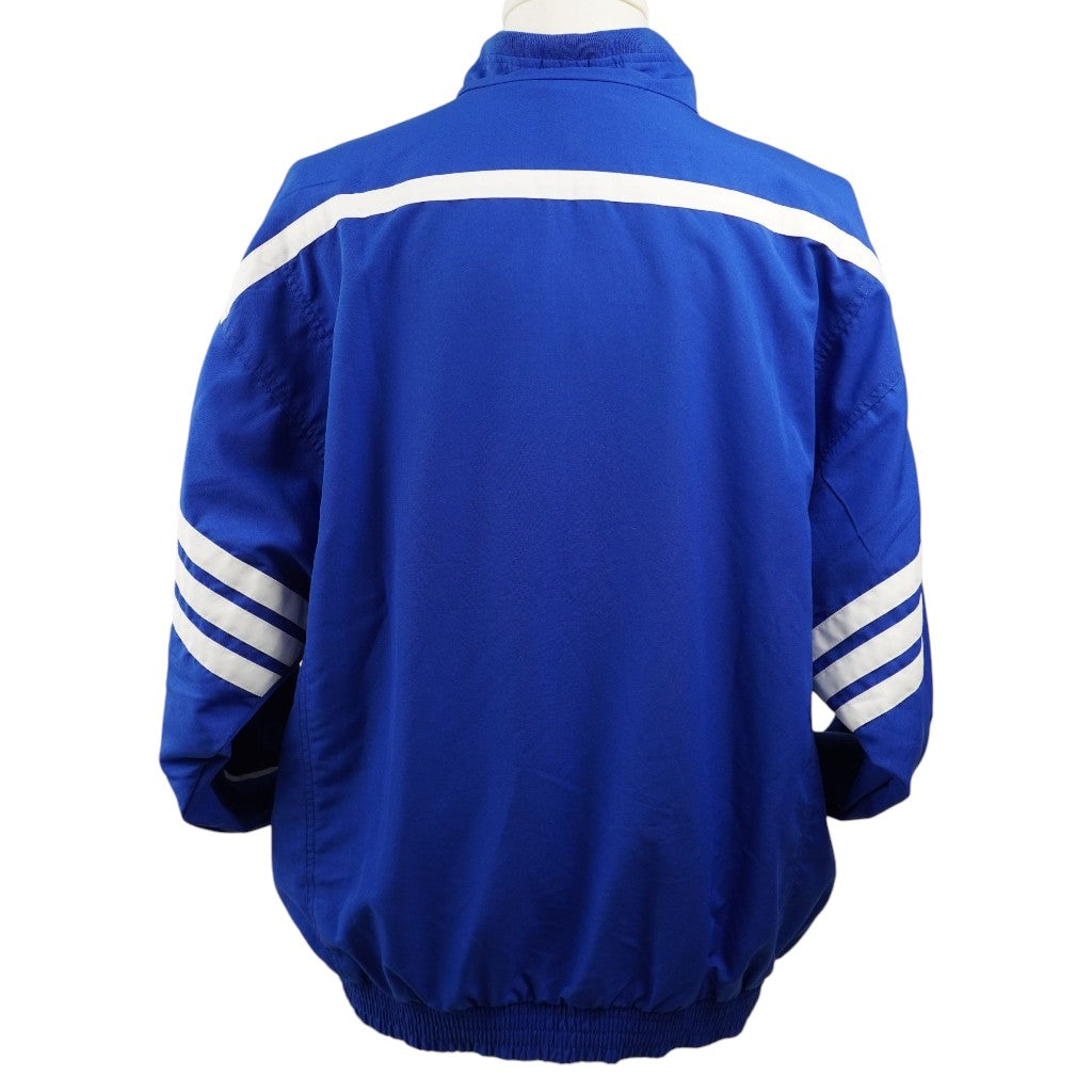 Giacca della tuta adidas vintage, vista posteriore completa su manichino che mostra la banda bianca orizzontale.