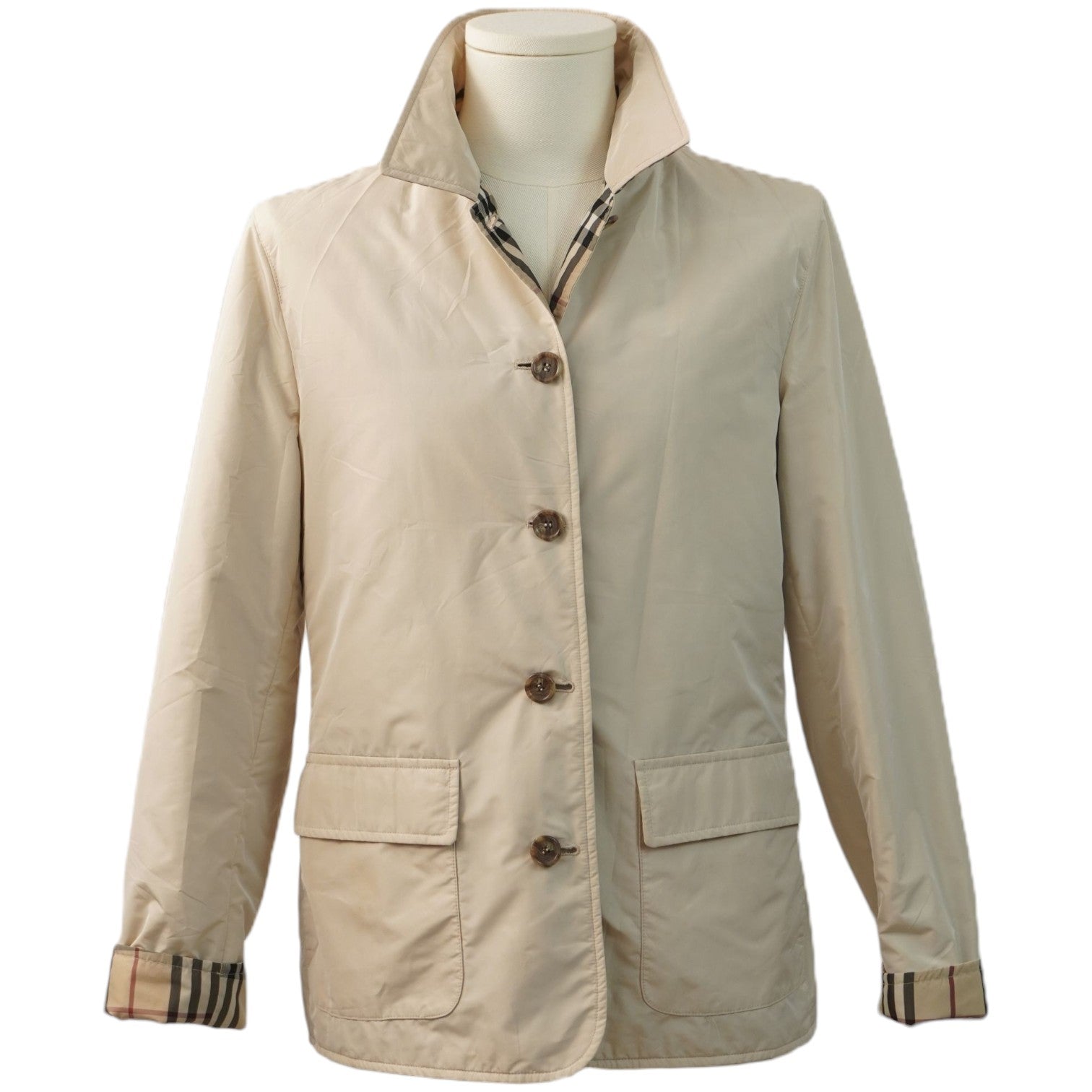 Giacca vintage Burberry London beige modello field jacket vista frontale su manichino, con colletto e polsini risvoltati Nova Check.