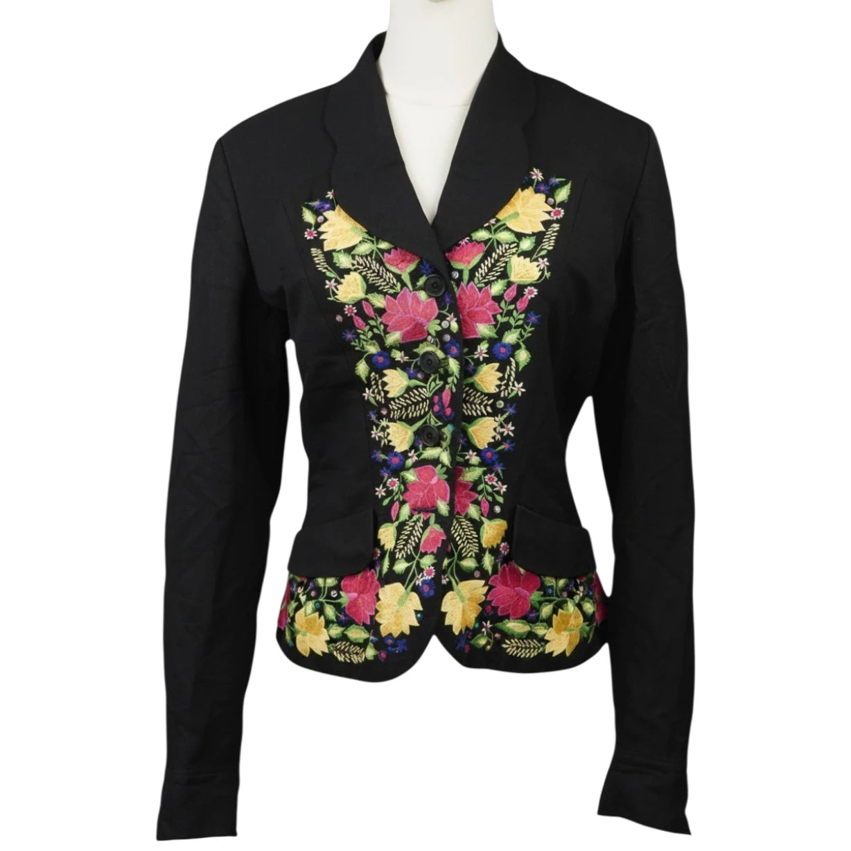 Giacca blazer vintage Kenzo Jungle nera da donna su manichino con ricco ricamo floreale multicolor sul davanti.