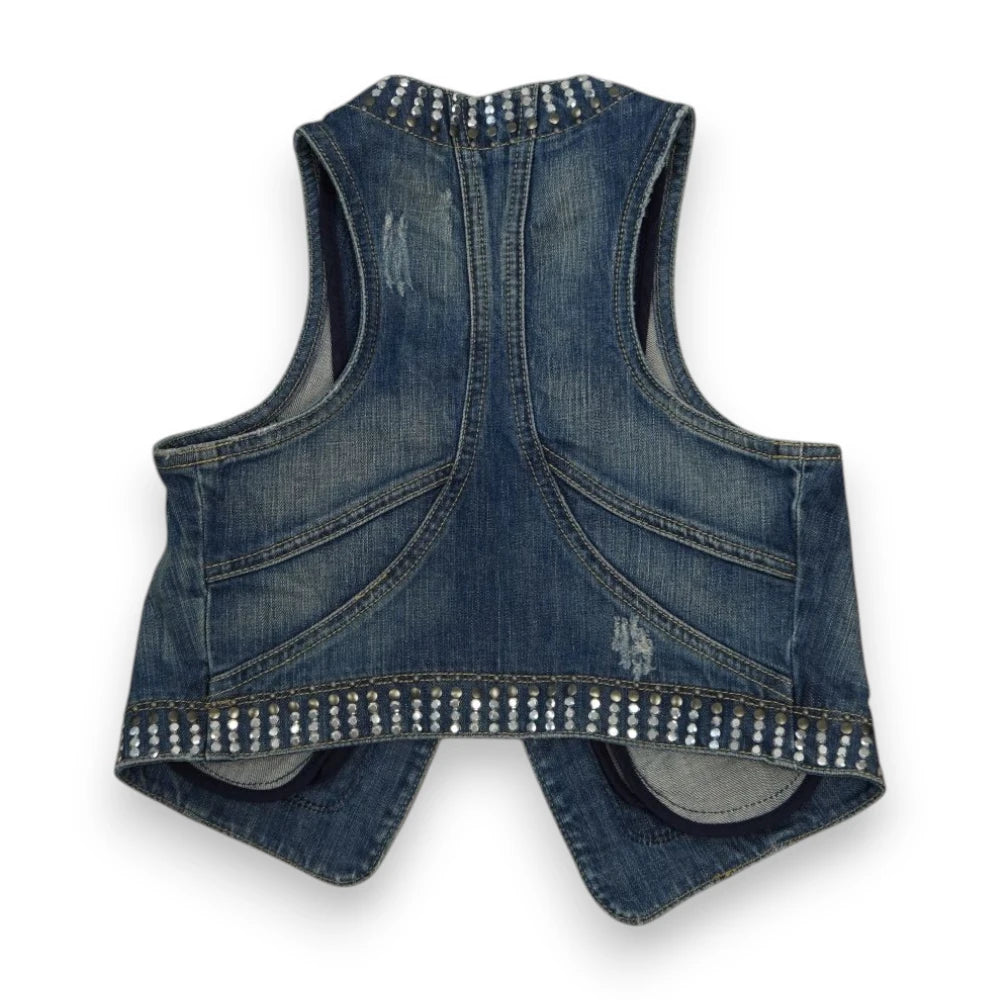 Vista posteriore del gilet in denim YES NO con scollo olimpionico racerback e orlo decorato da borchie