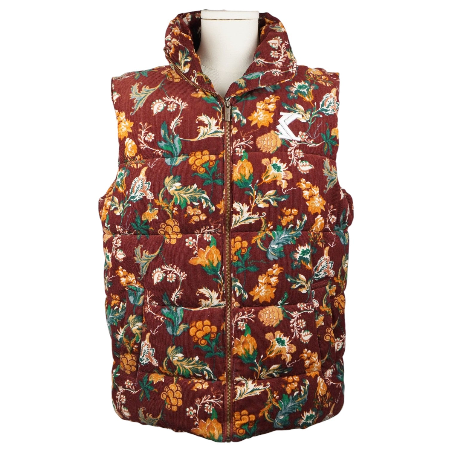 Vista frontale completa del gilet piumino Karl Kani OG Corduroy Flower in velluto a coste bordeaux con stampa floreale all-over su manichino.