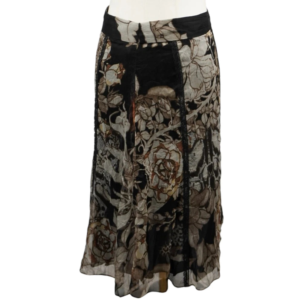 Gonna maxi in 100% seta a ruota con stampa floreale astratta vintage sui toni del marrone e beige con finiture in pizzo nero, vista frontale.