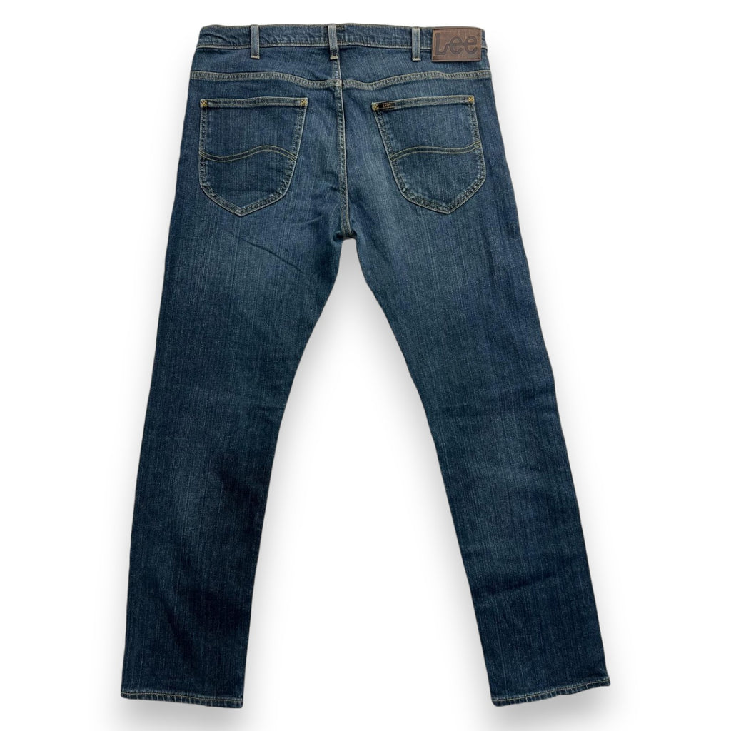Jeans Lee Original Heritage da uomo, vista posteriore completa che mostra il taglio e le tasche dietro.