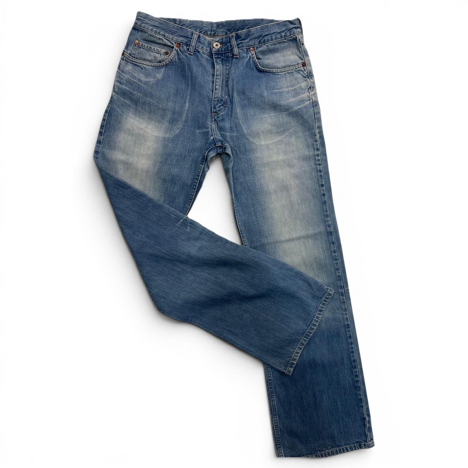 Jeans Mustang modello Bootcut Style 3173 in lavaggio blu medio vintage, vista d'insieme del capo piegato.