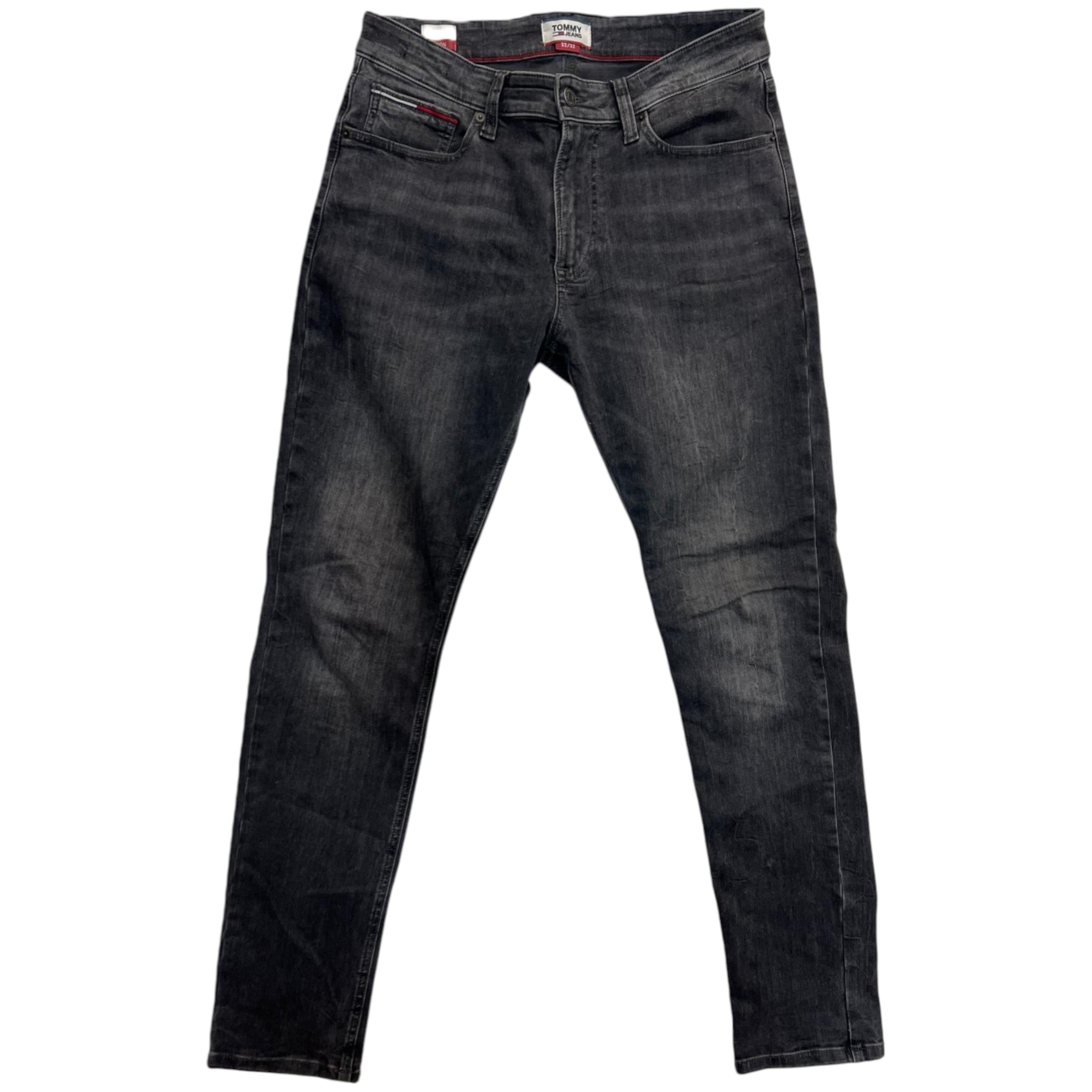 Vista frontale completa dei jeans Tommy Jeans modello Simon Skinny in denim grigio antracite sbiadito con effetto faded sulle cosce.