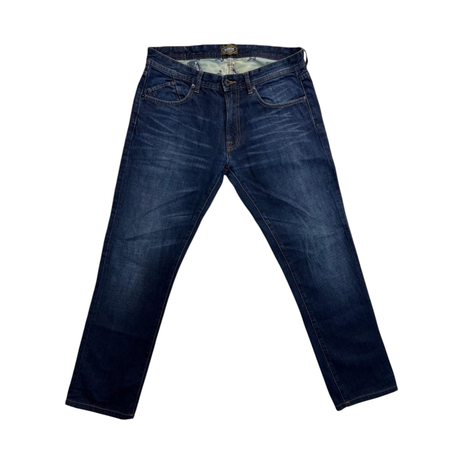  Jeans da uomo Barbour International a gamba dritta color blu scuro con scoloriture naturali sulle cosce.