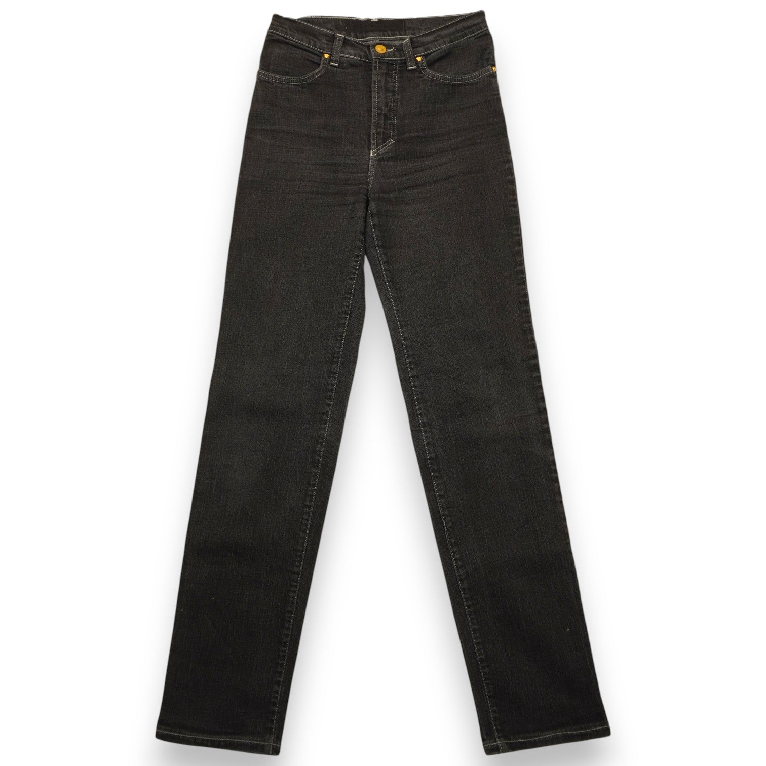 Vista frontale completa dei jeans neri Versace Jeans Couture con vestibilità slim leg su sfondo bianco.