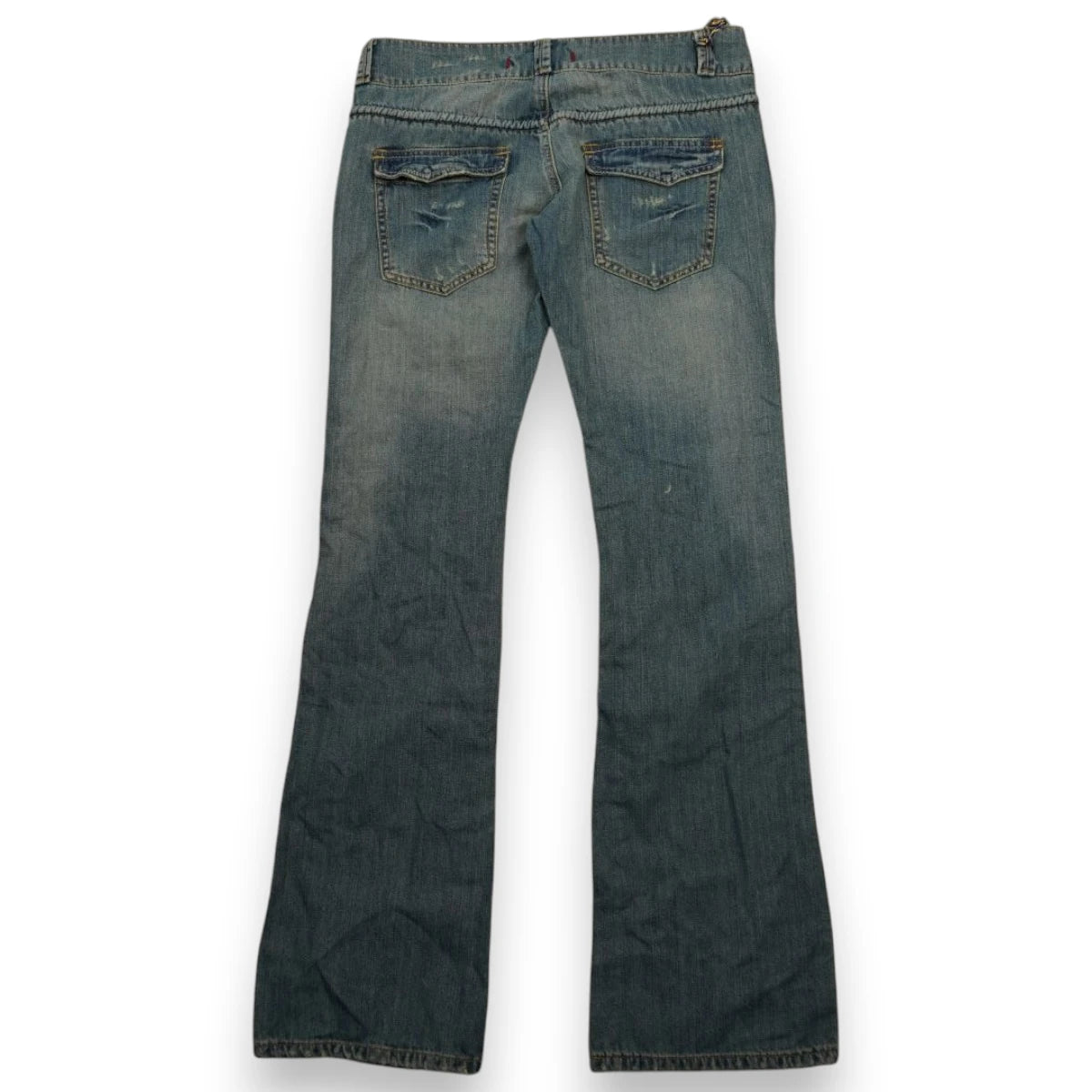 Vista posteriore dei jeans flare Yes Miss d'archivio con tasche a patta e passante asimmetrico