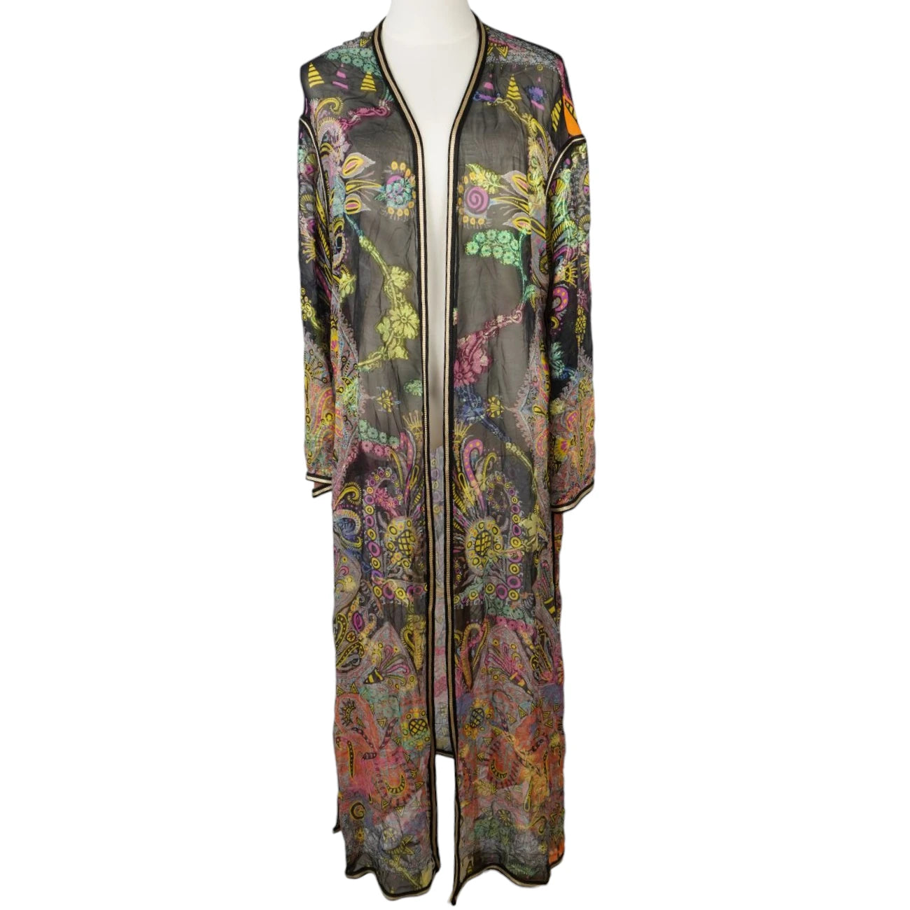 Kimono lungo copricostume Etro in seta velata e filo lurex oro con stampa paisley multicolor su manichino, vista frontale.