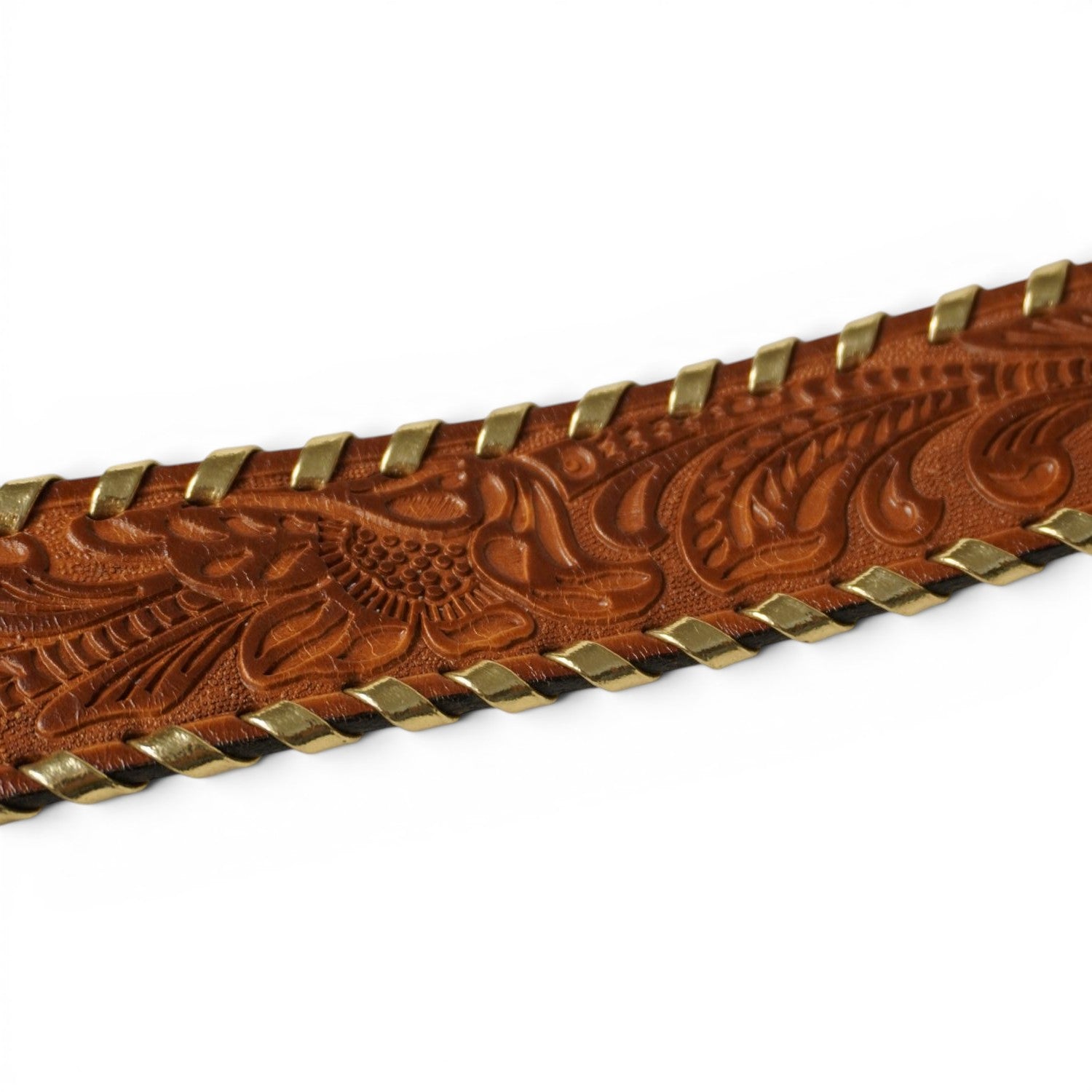 Texture ravvicinata del cuoio della cintura El Campero con lavorazione stampata a caldo a motivi floreali di foglie e girasoli.