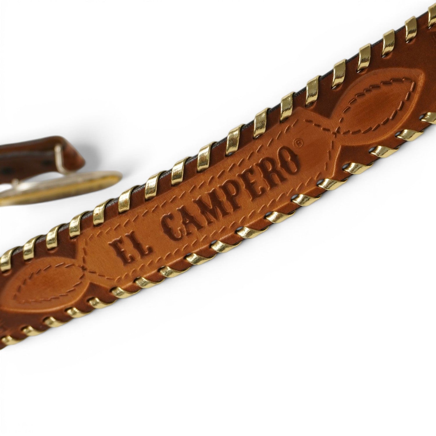 Marchio istituzionale El Campero impresso a fuoco direttamente sul cuoio della cintura all'interno di una cornice decorativa con cuciture.