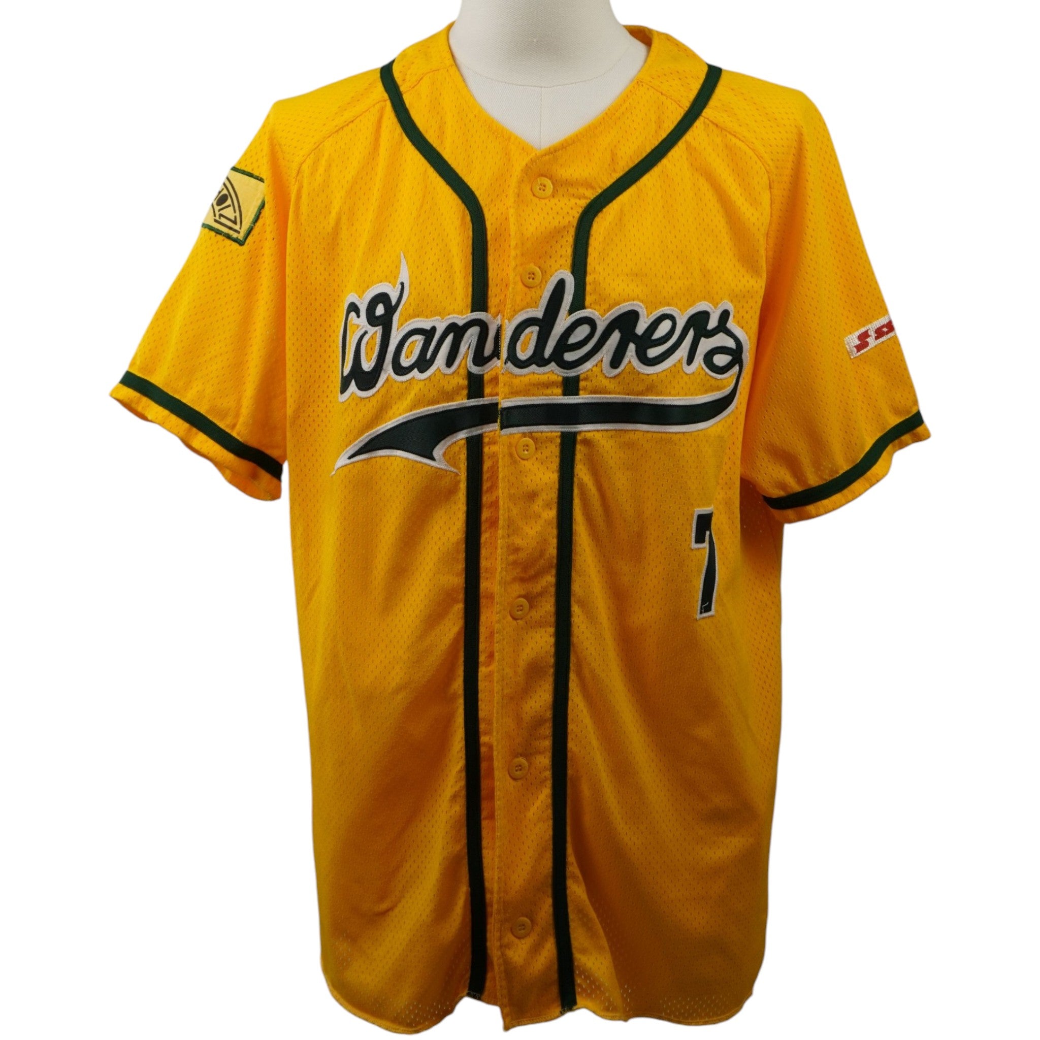 Maglia da baseball vintage SSK Wanderers giallo gold con profili verdi e bottoni frontali, taglia L, vista frontale su manichino.