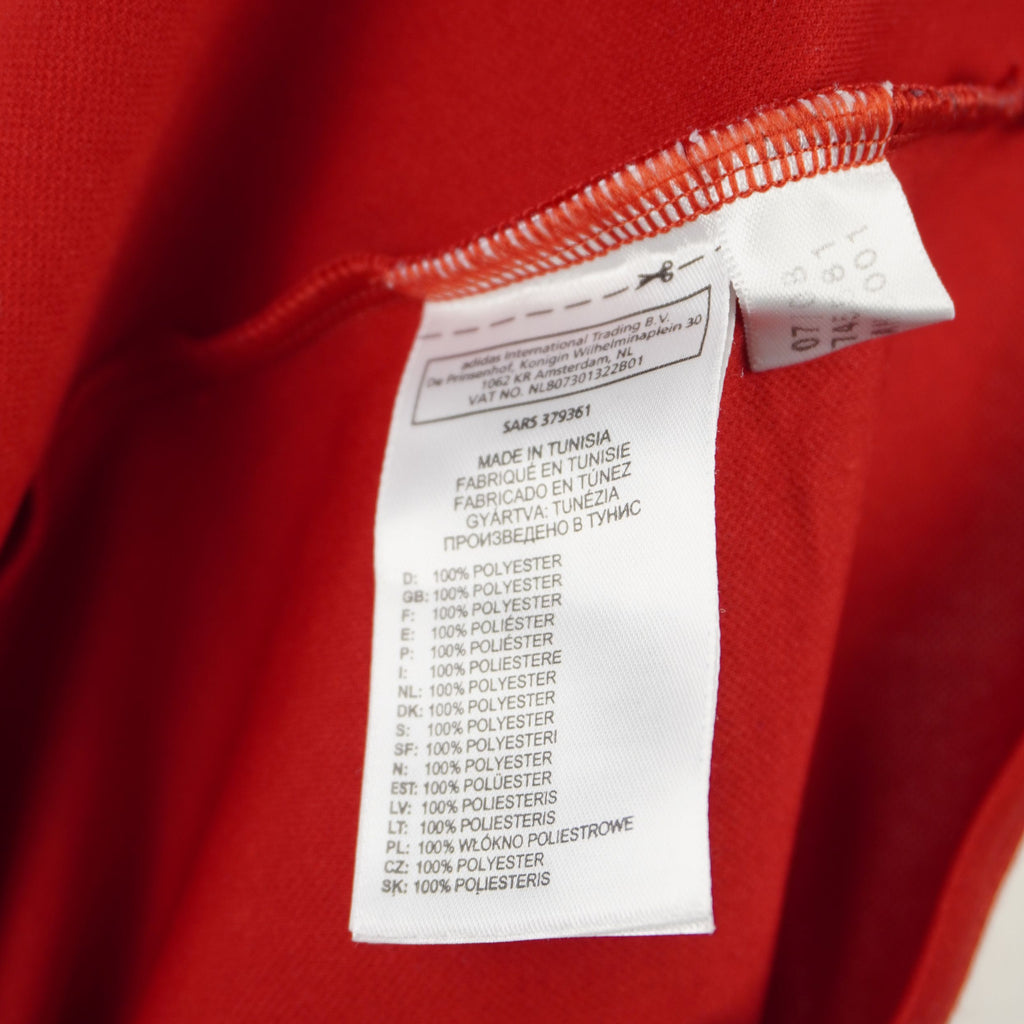 Dettaglio dell'etichetta interna bianca con i codici originali del prodotto, data di produzione 07/08 e indicazione Made in Tunisia