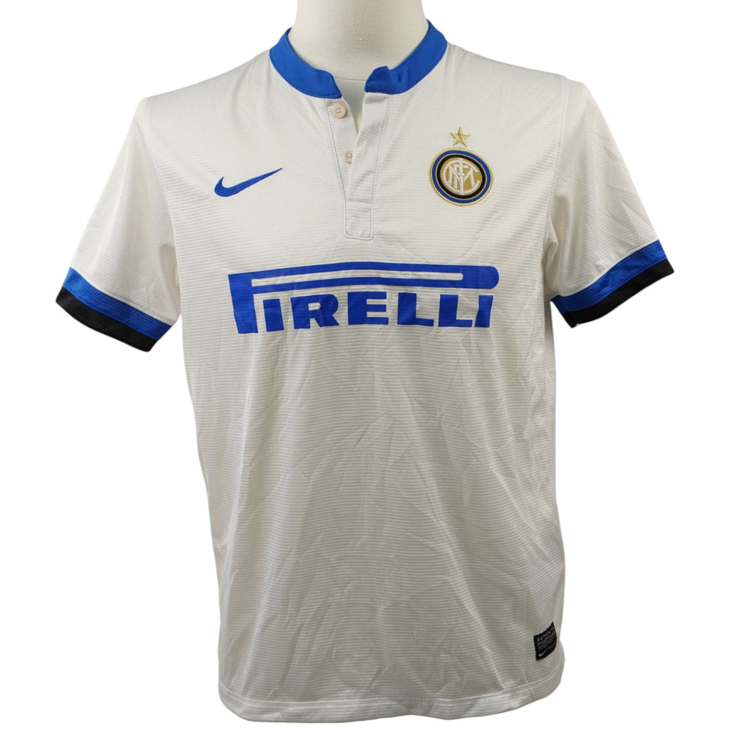 Maglia bianca Away dell'Inter stagione 2013-2014 con sponsor Pirelli e colletto blu, vista frontale intera.