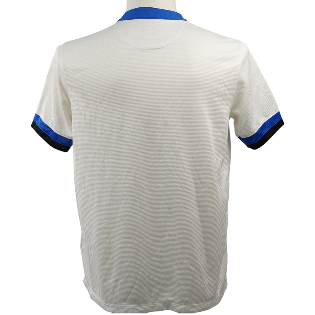 Vista posteriore intera della maglia bianca da trasferta dell'Inter 2013-14 con bordi manica blu.