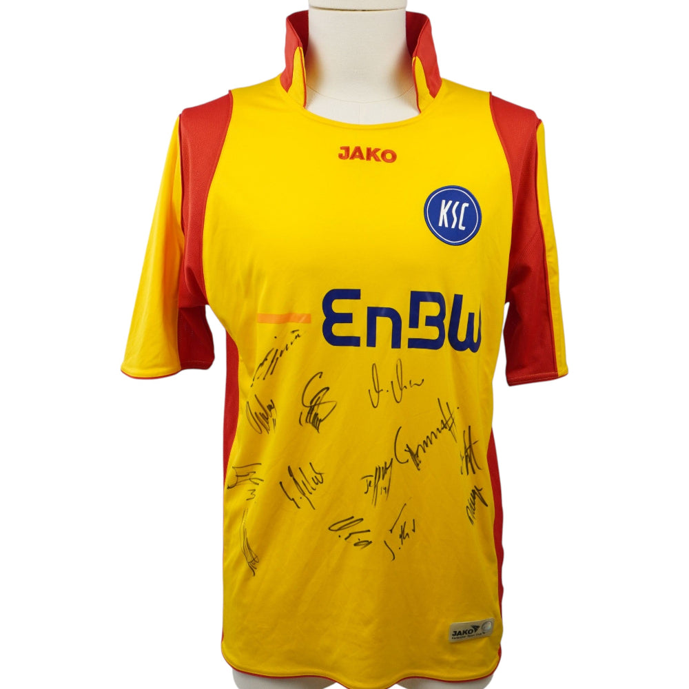 Fronte della maglia giallorossa Karlsruher SC 2008/09 Jako con sponsor EnBW e autografi originali.