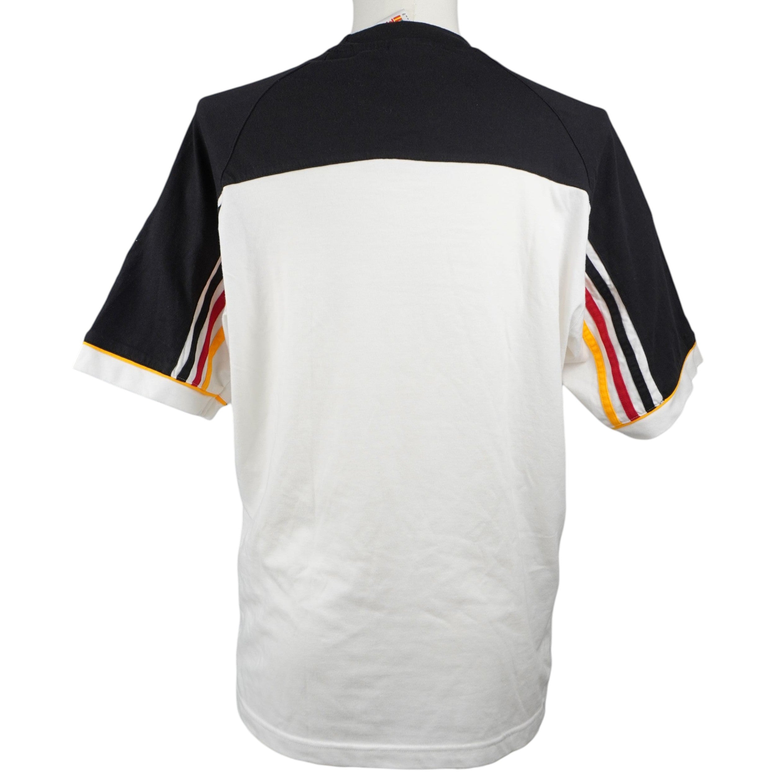 Retro della maglia da calcio vintage Germania Adidas del 1998 in cotone bianco e nero con strisce tricolore tedesche sulle maniche.