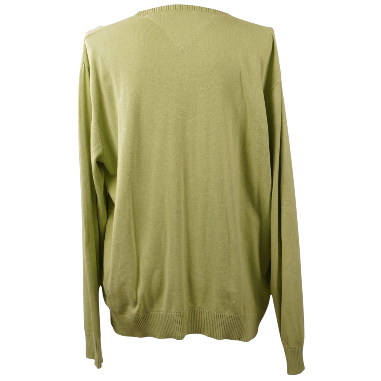 Vista posteriore del maglione regular fit Tommy Hilfiger verde in cotone Pima e cashmere.