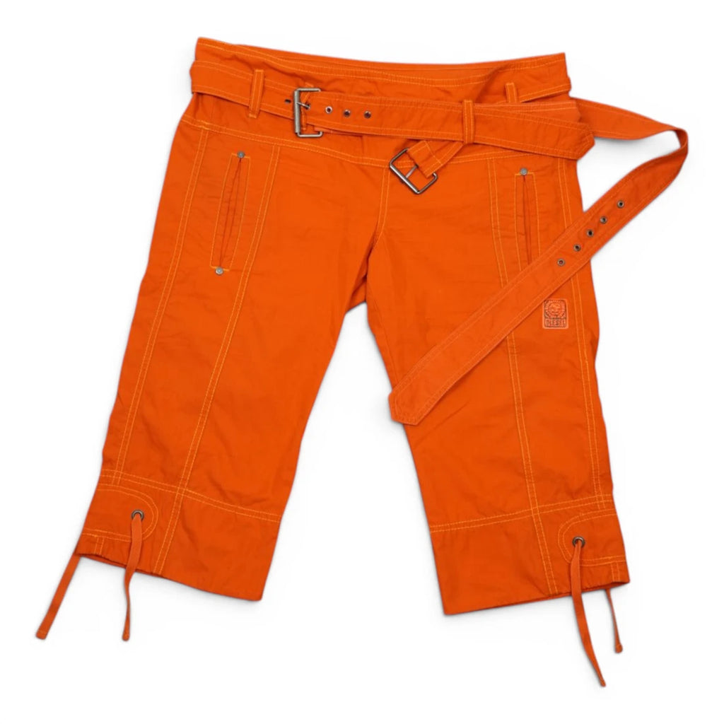 Pantaloni capri cargo Diesel vintage di colore arancione acceso con maxi cintura in vita e lacci regolabili sul fondo gamba, stile Y2K.