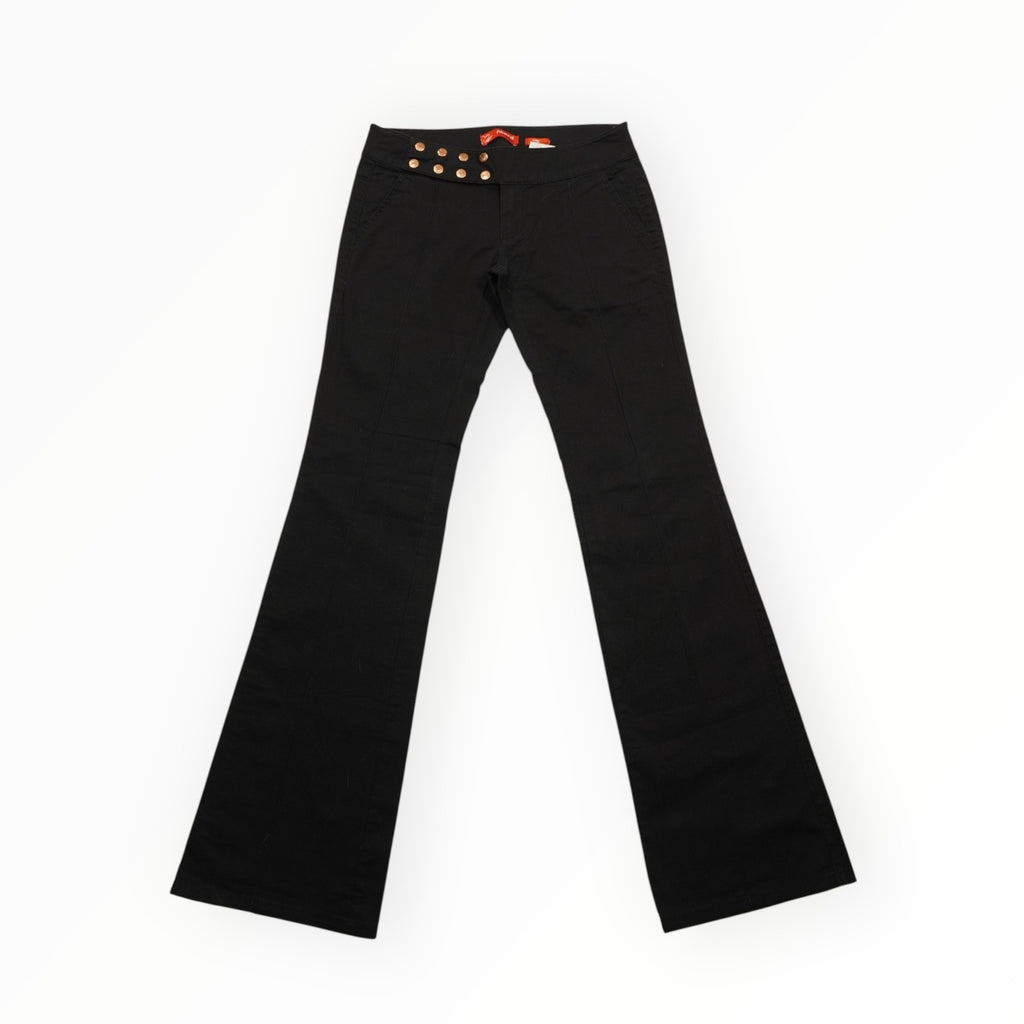 Vista frontale completa dei jeans neri a zampa d'elefante Phard Jeans d'archivio anni 2000.