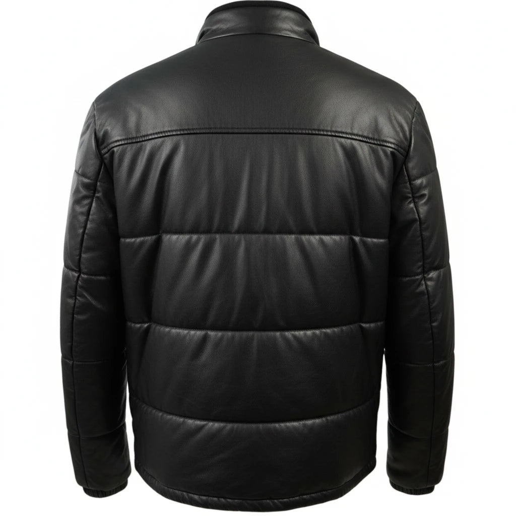 Vista posteriore del piumino nero Armani Exchange in pelle sintetica con trapuntatura orizzontale regolare.