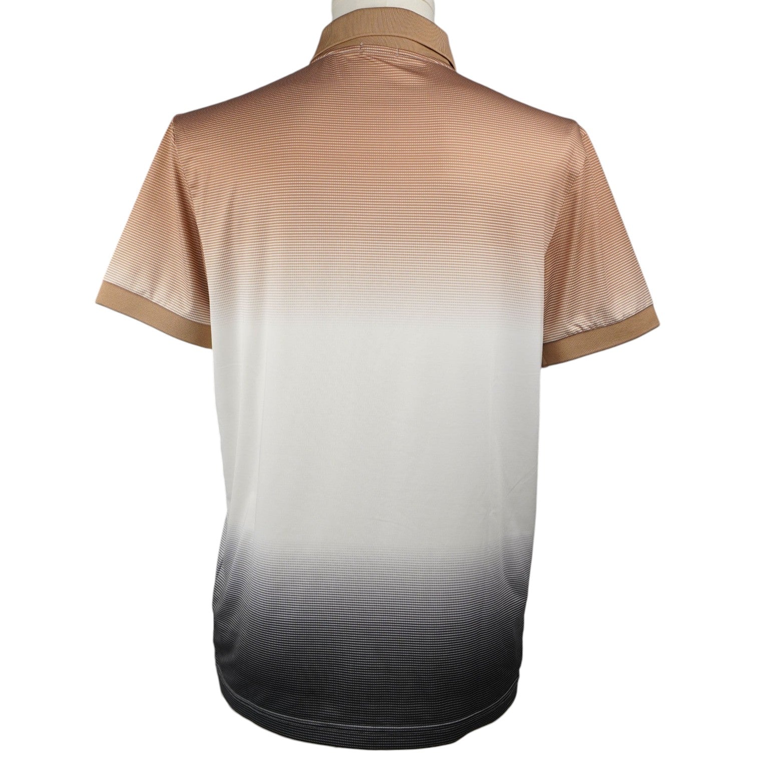 Retro della polo tecnica BOSS x Matteo Berrettini Slim Fit che mostra la sfumatura dégradé continua sul retro.