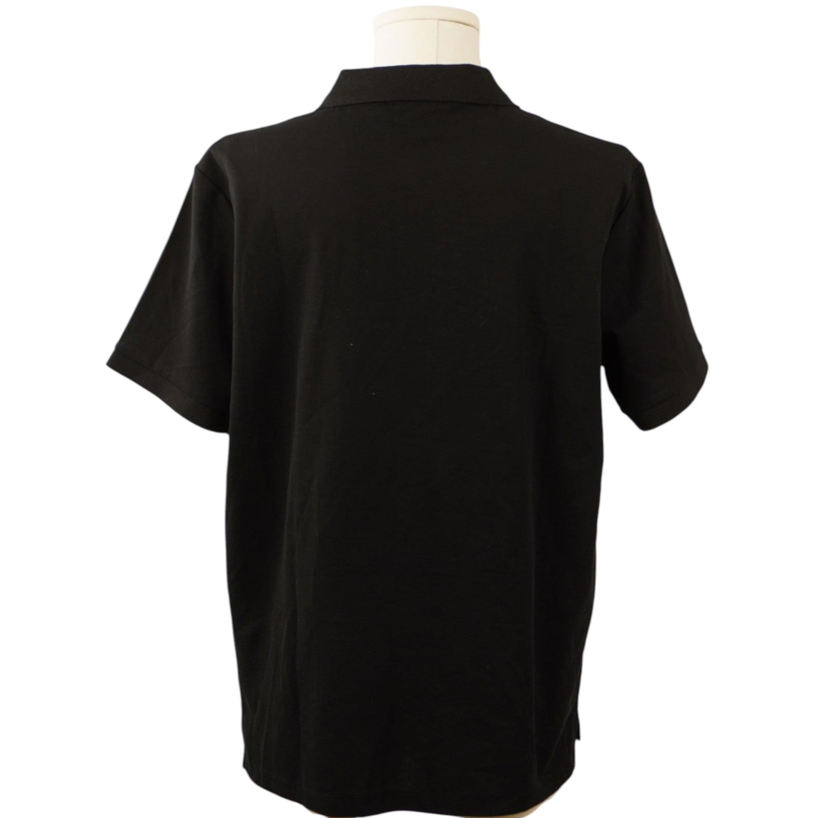Vista posteriore della polo nera Ralph Lauren Custom Slim Fit su manichino.