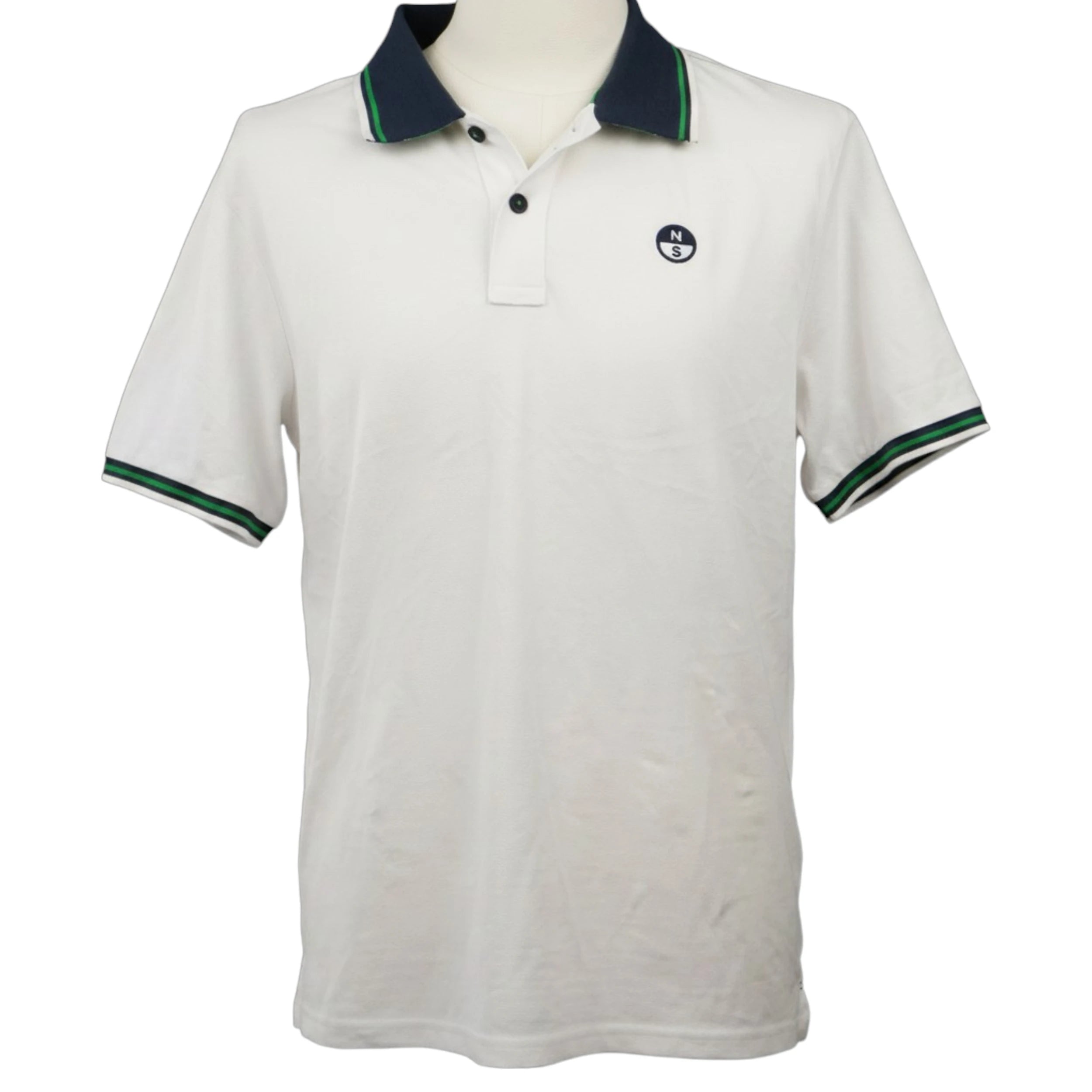 Polo da uomo North Sails bianca a maniche corte vista frontalmente, con colletto blu navy e piccolo logo circolare sul petto.