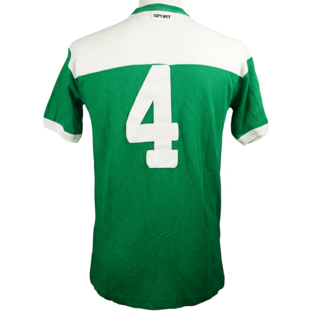 Retro della maglia vintage Diadora verde con grande numero 4 bianco applicato sulla schiena