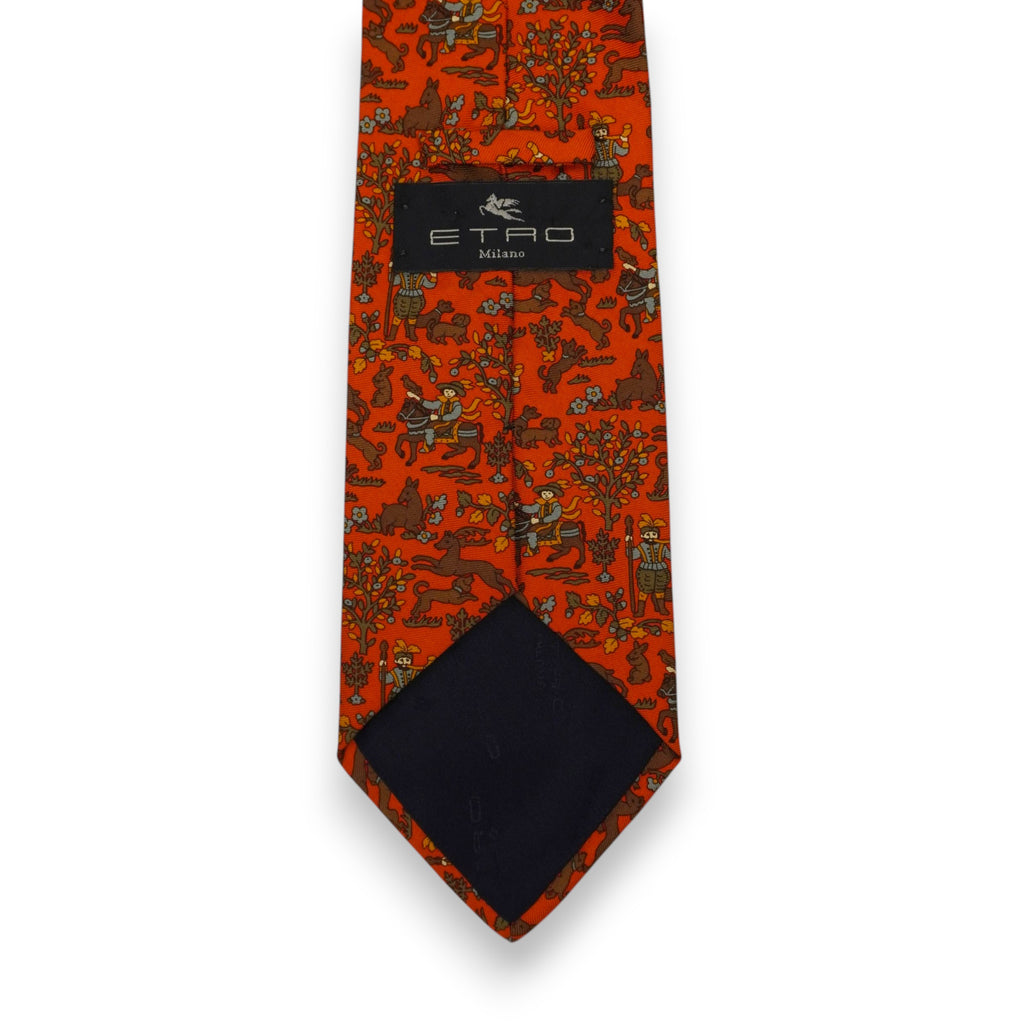 Dettaglio del retro della pala della cravatta vintage Etro Milano con etichetta nera del brand e fodera interna con logo Pegaso.