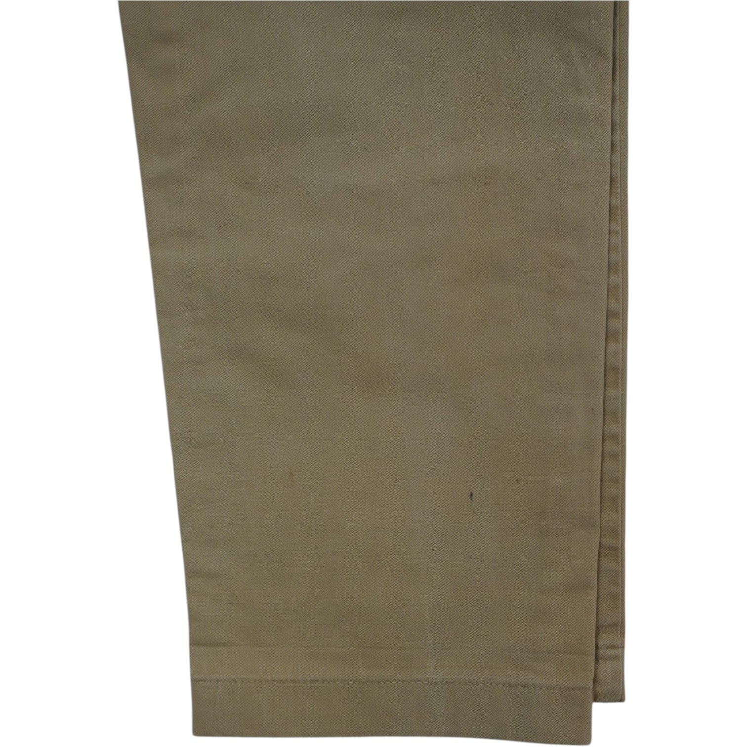 Dettaglio ravvicinato dell'orlo inferiore della gamba del pantalone Stone Island per verificare lo stato di usura del fondo.