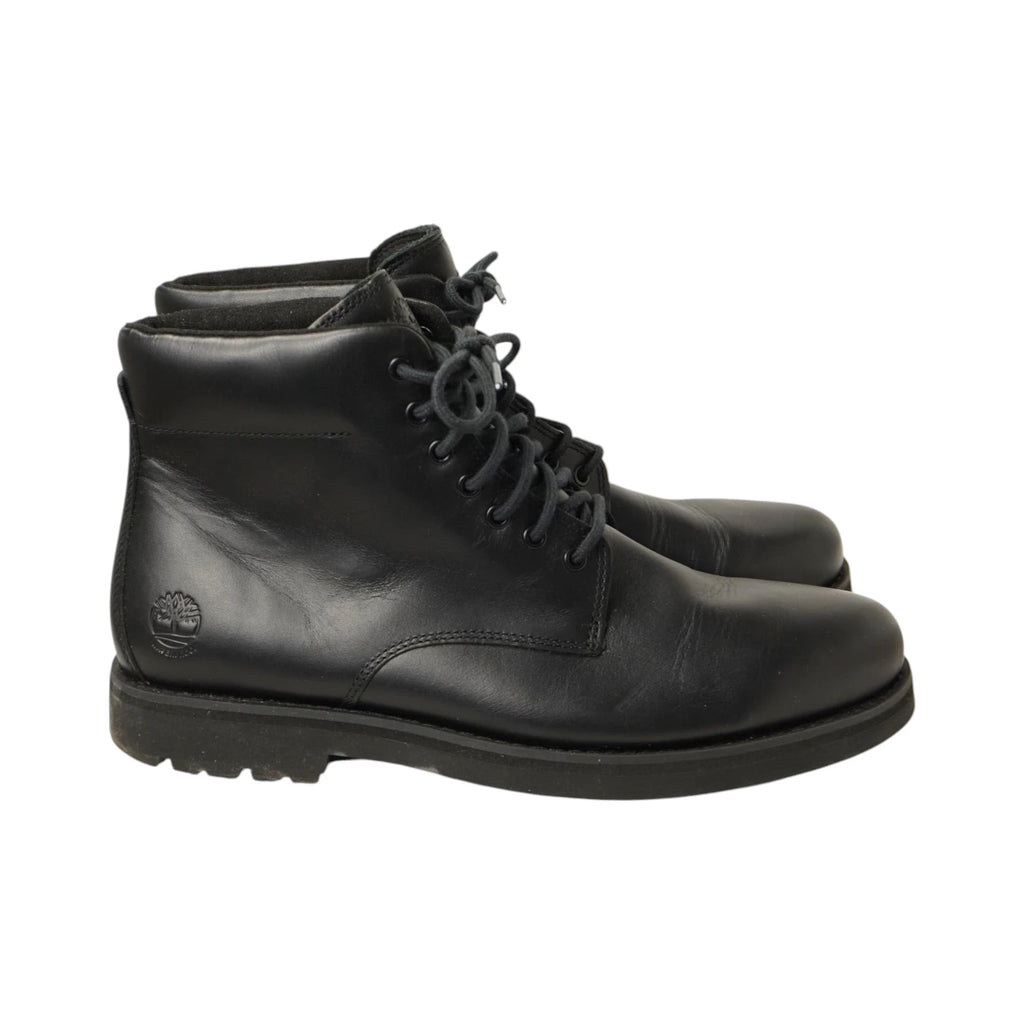 Vista laterale degli stivaletti neri Timberland Alden Brook che mette in mostra la silhouette mid-cut e la suola.