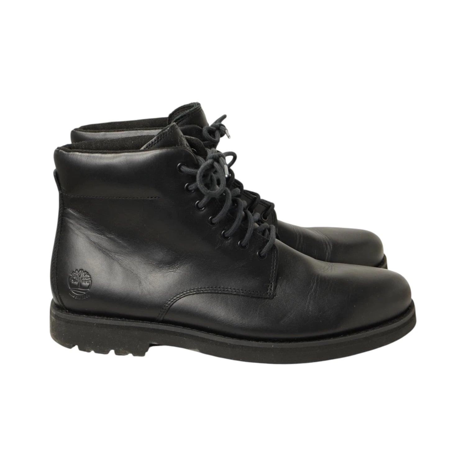 Vista laterale degli stivaletti neri Timberland Alden Brook che mette in mostra la silhouette mid-cut e la suola.